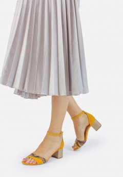 Женские босоножки замшевые Marco Tozzi 2-2-28388-24-656