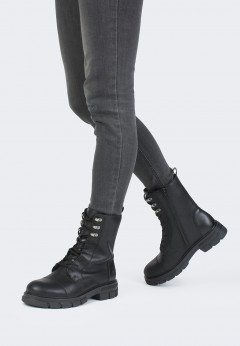 Женские ботинки на тракторной подошве Rieker Z9119-00