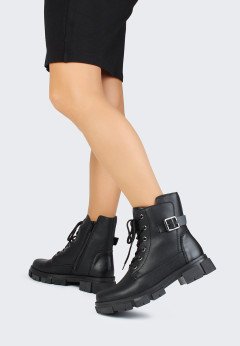 Женские ботинки на тракторной подошве Rieker Y7114-00