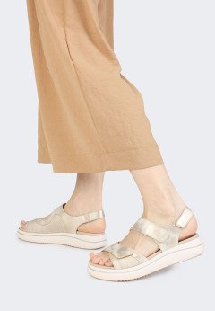 Женские сандалии бежевого цвета Remonte D0L54-60