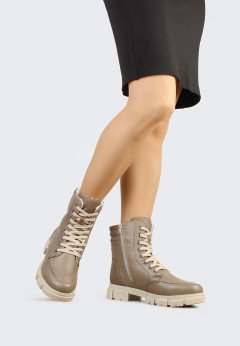 Женские ботинки на тракторной подошве Rieker Y7104-24