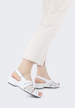 Женские босоножки на танкетке Suave Roma 0253PT бел