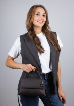 Женская сумка с ремнем через плечо коричневого цвета Tamaris 33230-200