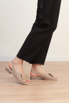 Женские закрытые босоножки Baden MU437-011